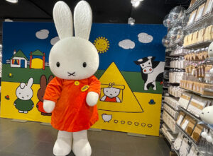 „Meet & greet Miffy“ – zur Eröffnung war Miffy persönlich anwesend und ließ sich mit jeder/m fotografieren