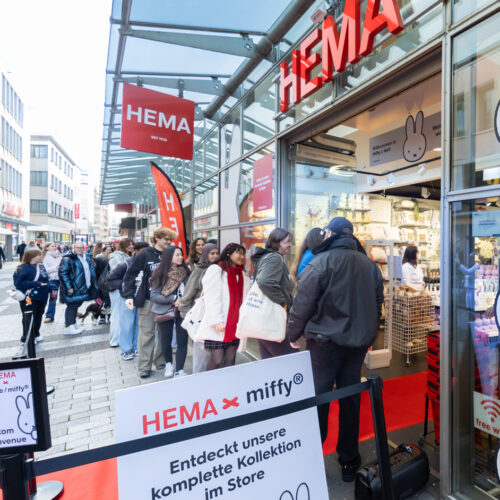 Die ersten 100 Kundinnen und Kunden erhielten bei der Eröffnung eine Goodie-Bag