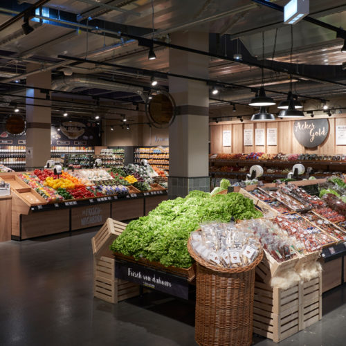 Wohlfühlatmosphäre in der reich bestückten Obst- und Gemüseabteilung