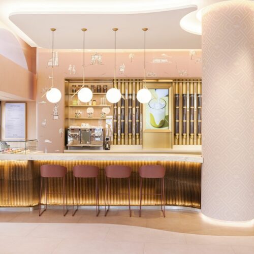 Im Erdgeschoss animiert eine Bar im Lounge-Stil zum Verweilen.