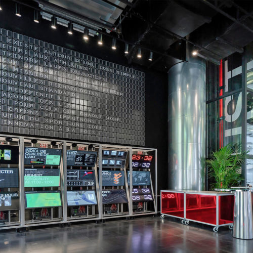 Die „Mission Control“-Wand im Eingangsbereich soll Nike Fans aus aller Welt verbinden.