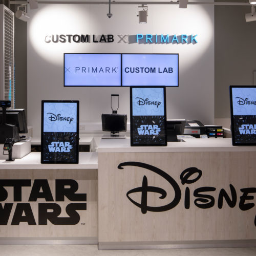 Auch die Kassenzone erinnert an Disney und Star Wars