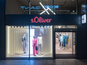 Auf der belebten Frankfurter Shopping-Meile Zeil befindet sich der neue Flagshipstore von S. Oliver.