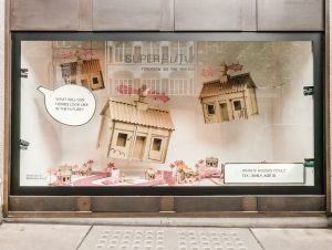 Auch die Schaufenstergestaltung folgt dem Kreativthema
