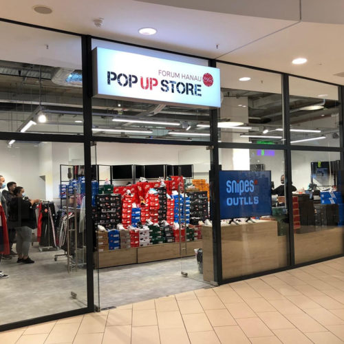 Während der eigene Store umgebaut wurde, nutzte Snipes eine leerstehende Fläche im Forum Hanau als Pop-up, um die Verkauf fortsetzen zu können. 