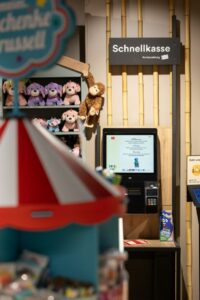 Neben Click & Collect und Scan & Go stehen der Kundschaft Self-Checkout-Kassen im Thalia-üblichen Stil zur Verfügung.