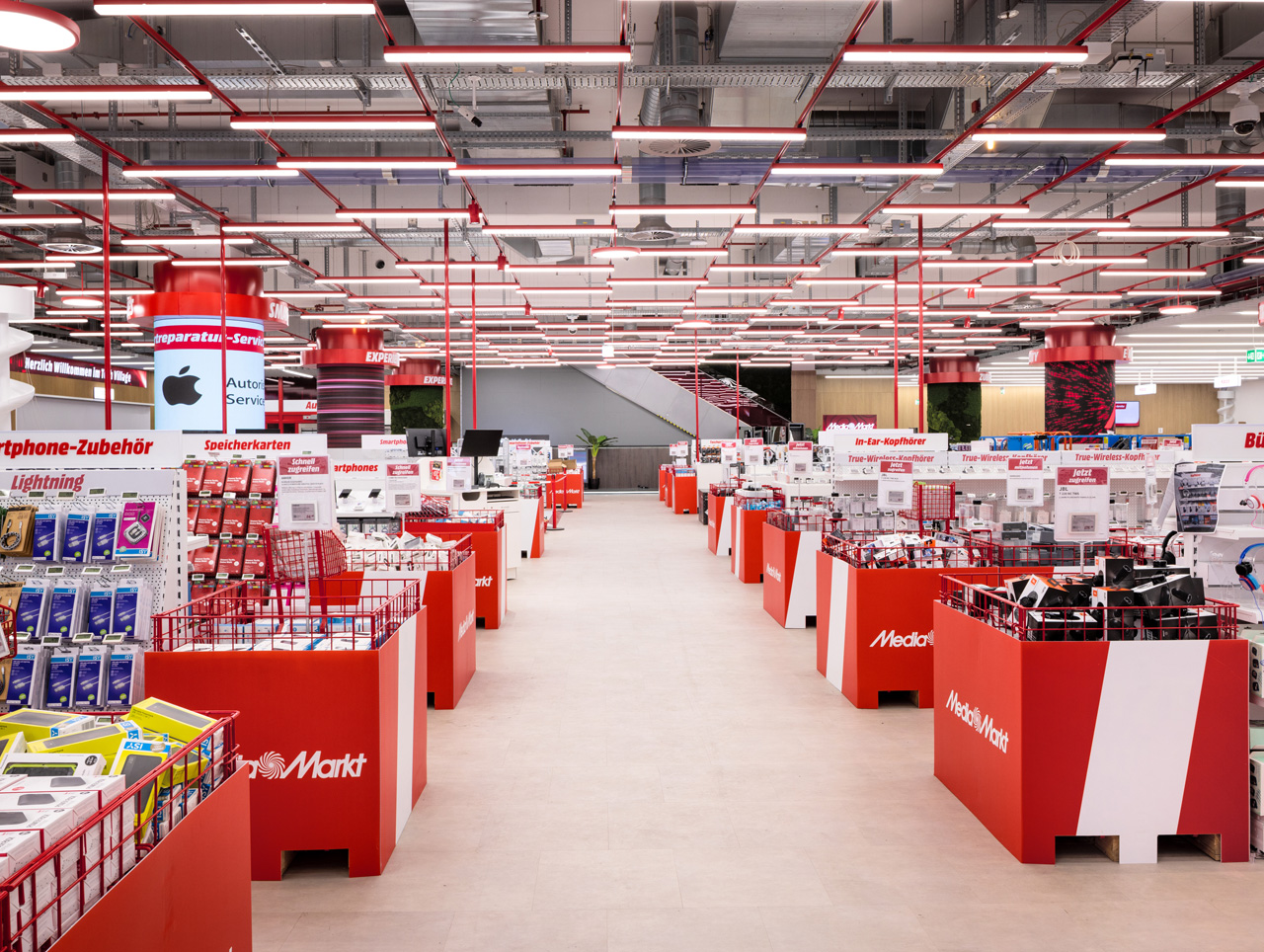 Mediamarkt Saturn Tech Village Leuchtturm In Berlin Stores shops