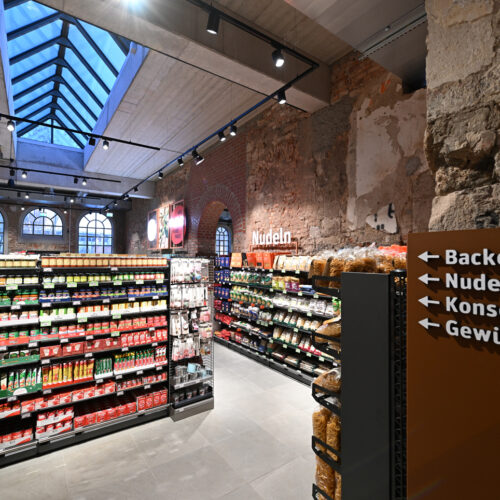 Das Storedesign orientiert sich an der historischen Substanz des Gebäudes