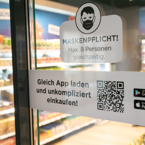 Die Vorgehensweise wird direkt an der Eingangstür erklärt.