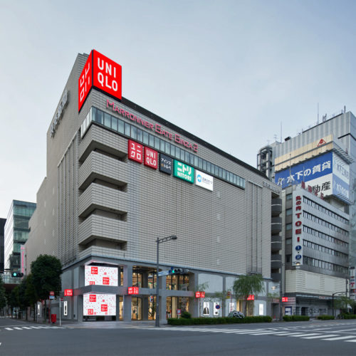 Fassade des Uniqlo-Stores im Ginza District