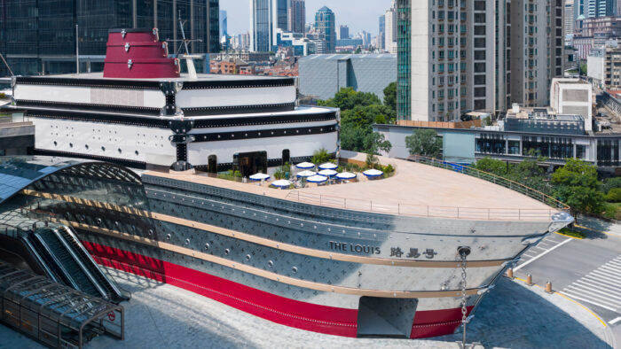 Ein Schiff aus Koffern: „The Louis