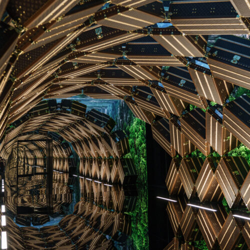 "Trunkscape" ist eine immersive Struktur, zuvor in LV the Place Bangkok und im Nakanoshima Museum of Art, Osaka gezeigt wurde