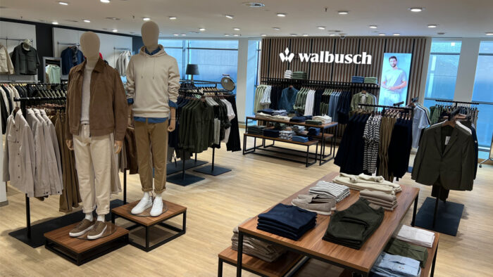 Das Ladenbaukonzept setzt auf klare Linien, Holzlamellen und warme Materialien