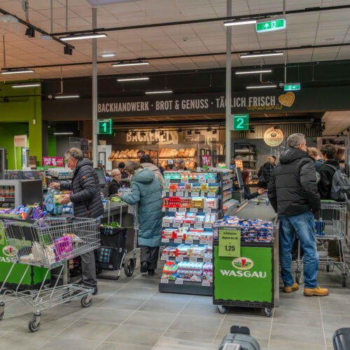 Bedienkassen prägen das Bild am Checkout