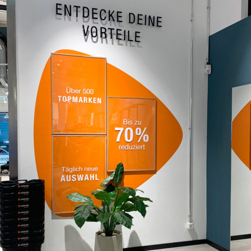 Sein Outlet-Prinzip erklärt Zalando im Eingangbereich