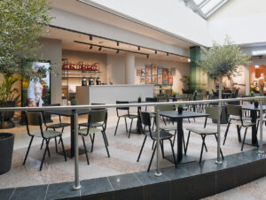 Highlight des Stores im Westfalenforum ist das Café in der Ladenmitte