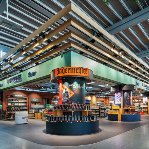 Das „Kölner Brückengrün“ bildet die Grundfarbe für die Fassadengestaltung des neuen Markthallenbereichs am Köln/Bonner Airport.