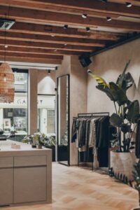 Der Store in der Nieuwe Spiegelstraat liegt im Herzen der Amsterdamer Mode- und Kunstszene.