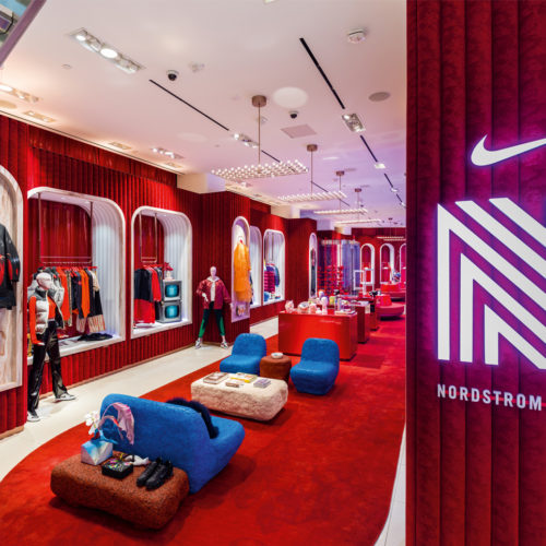 Das Kaufhausbeinhaltet auch eine Pop-up-Fläche mit alle sechs Wochen wechselndem Angebot – hier ein Pop-up-Store von Nike.