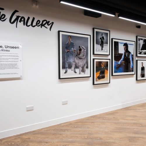 Die Galerie mit einer Fotoausstellung mit einer Bilderserie, die David Bowie zeigt.