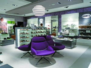 Die Damenabteilung erhielt Akzente in Violett- und Mauve-Tönen