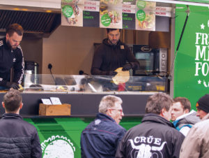 Auch der Foodtruck vor der Tür ist eine Möglichkeit, Gastronomie in das eigene Konzept einzubinden – Technik von Unox (Foto: Unox)