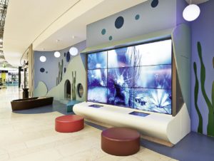 Das digitale Aquarium in den Pasing Arcaden dient zugleich als Kinder-Kino. (Foto: Unibail-Rodamco Germany)