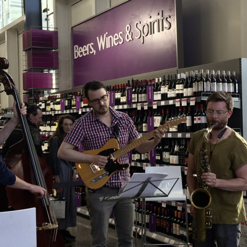 Musikalische Highlights sollen Kunden anlocken. (Foto: Waitrose)