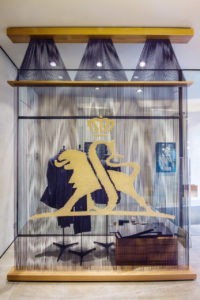 Textiler Raumteiler im Brüsseler Store der Modemarke Scabal; Realisierung: apartment91 (Foto: Blocher Blocher Shops/Nikolaus Kolisius)