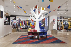 Das neue Düsseldorfer Flagship im typischen Tommy Hilfiger-Look