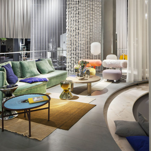 Neues Wohnen: Möbel werden kleiner. In zusammengewürfelten Formen und Farben stehen sie für ein mobiles Wohngefühl. (Entwurf: Sebastian Herkner, Foto: Koelnmesse)