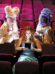 Ebay lud in London zu einem pantomimischen „Theaterstück“ ein, bei dem die Zuschauer auf Tablets Geschenkelisten für Freunde und Verwandte erstellen sollten.
