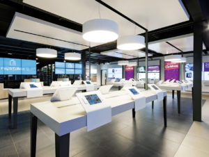 Auch der stationäre digitale Store von Argos in der britischen Stadt Colchester präsentiert sich schick und futuristisch. (Foto: Argos)