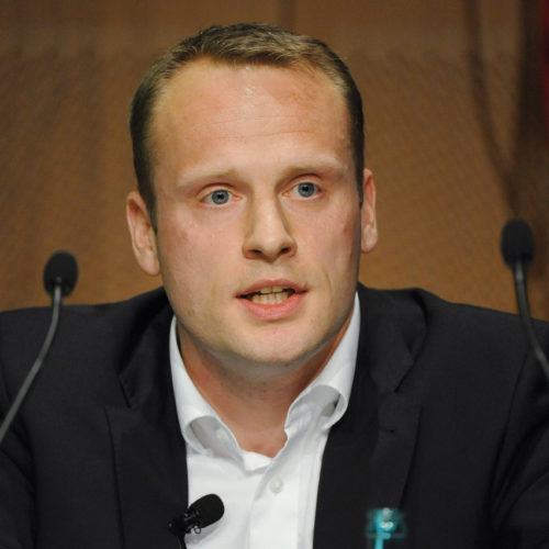 Zahlungsverkehrs-IT: Make or buy? Jens Siebenhaar (Rewe)