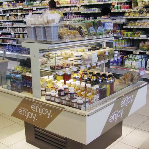 Spar, Österreich, setzt für seine Convenience-Eigenmarke „Spar Enjoy“ auf die Möbel des italienischen Anbieters Saravini. (Foto: Saravini)