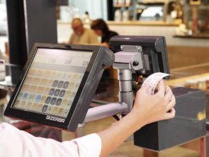 Intelligente Ladenwaagen ermöglichen heute über die reine Wiegefunktion hinaus eine Vielzahl von weiteren Anwendungen. (Foto: Bizerba)
