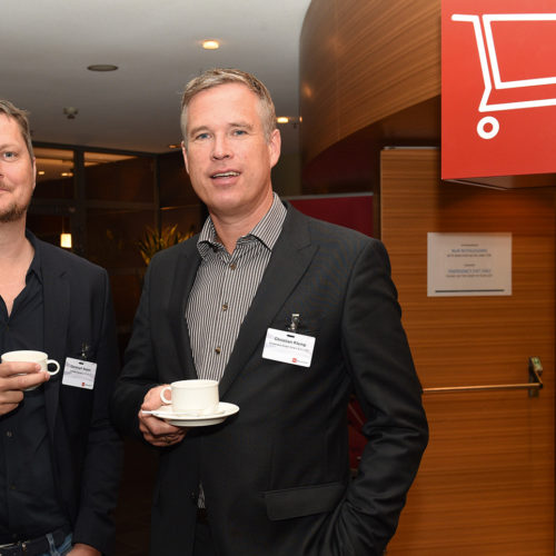 Christian Klemp vom Modehaus Zinser in Tübingen (rechts) trifft Christoph Stelzer von Dfrost.