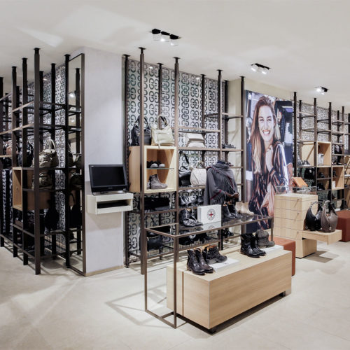 Boutiquencharakter hat die Abteilung für klassische Damenschuhe und Fashionartikel. (Foto: Ludwig Görtz GmbH)