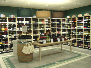 In der Weinabteilung wurde der Fußboden mit Fliesen aufwändig gestaltet