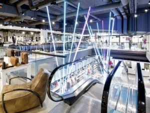 Rolltreppe im Modehaus Fischer in Leipzig (Foto: Jens-Uwe Hülsenbeck)