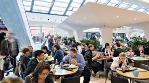 Food-Court im Shoppingcenter Loop 5 in Weiterstadt (Foto: Sonae Sierra)