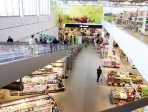 Rollsteige erschließen das Globus-SB-Warenhaus in Koblenz. (Foto: Globus)
