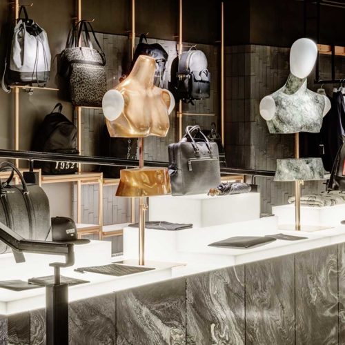 Die Männertaschen-Mode in der Accessoires-Abteilung (Foto: Harvey Nichols)