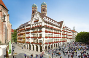 Das Hirmer-Stammhaus „Zum schönen Turm“ in der Kaufinger Straße wurde 1912-1914 errichtet und feiert nächstes Jahr 100-jähriges Jubiläum.