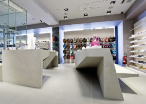 Ein Beispiel für Läden mit LED-Beleuchtung bildet Humanic Wien. (Storedesign: Hans Michael Heger / Foto: Humanic)