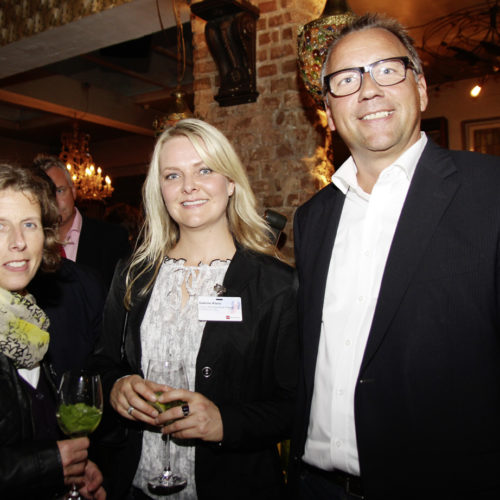 Abends im Restaurant Les Halles (v.l.n.r.): Jacqueline Tennie und Sabine Klein (beide Globus Warenhaus) mit Ralf Knorrenschild (Zumtobel)