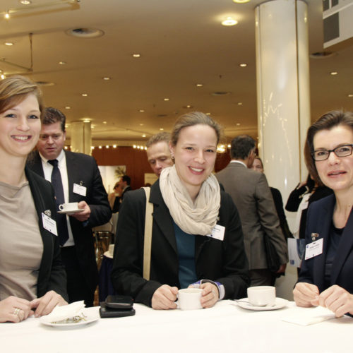 Carmen Bielefeld und Henrike Beddig (beide Container Centralen) und Dalida Cudina (Diageo Deutschland)