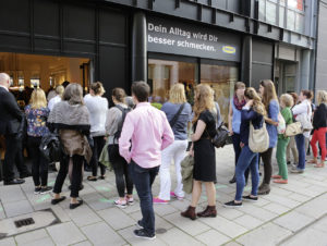 Doorman bei Ikea: Zum Launch des neuen Katalogs eröffnete Ikea letztes Jahr einen Pop-up-Store auf dem feinen Neuen Wall in Hamburg. (Foto: Ikea)