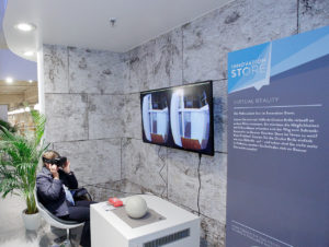 Die „Oculus“-Brille bildet eine virtuelle Realität ab. (Foto: Knauber)