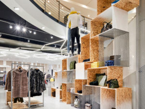 Viel Raum für Sortimentswechsel und Fashion-Highlights bei Kaiser in Freiburg (Foto: Ganter Interior/Joachim Grothus)